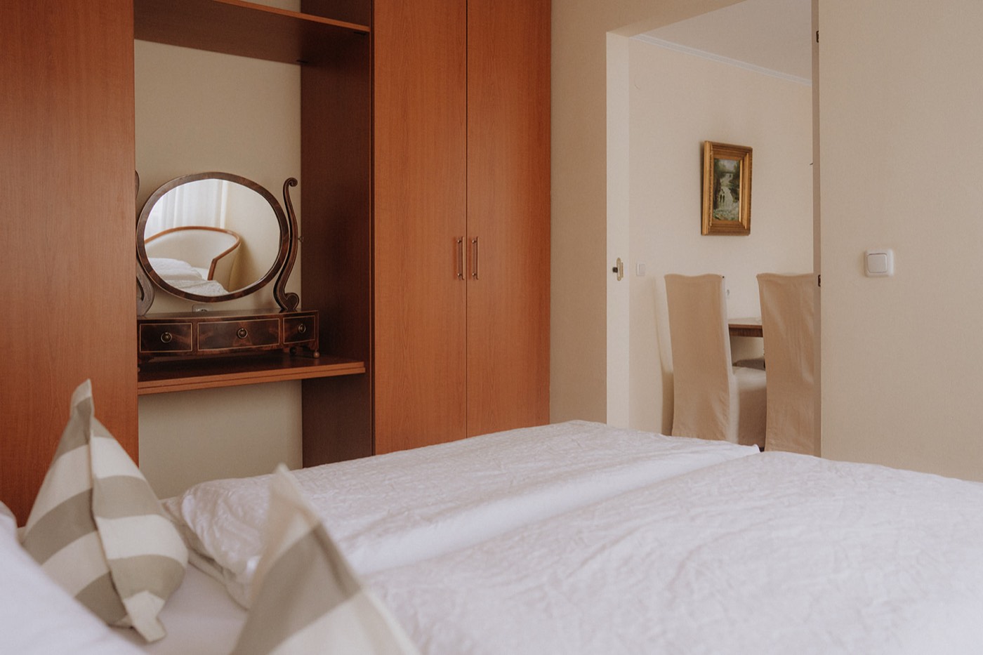 Appartement mit Doppelbett und Schlafsofa in der Pension am Museum